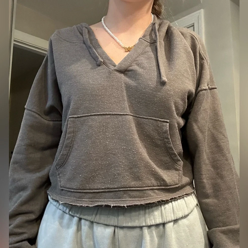 Gray cropped hoodie from lounge life (I think) size xs barely worn - Picture 4 of 5
